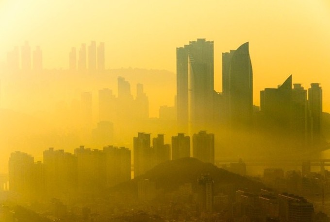 봄 나들이 길 막는 황사와 미세먼지
